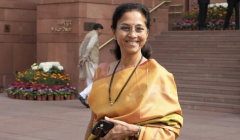 [Navshakti]गुजरातेत हिंदी सक्ती नसेल, तर ती महाराष्ट्रात कशासाठी?