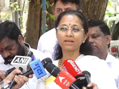 [Divya Marathi]भोंदू अशोक खरातकडे जाणाऱ्या महिलांना पोलिसांत का जावे वाटले नाही?:व्यवस्थेत काम करणारे आम्ही सर्वजण अपयशी ठरलो - सुप्रिया