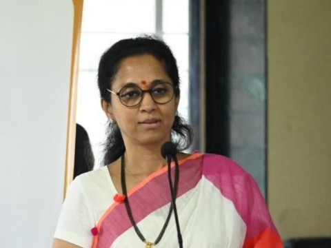 खासदार सुप्रिया सुळे यांच्या कारला अपघात, मुंबई-पुणे एक्स्प्रेस वेवरील घटना