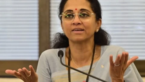 [Navarashtra]“सत्ताधारीच एकमेकांवर भ्रष्टाचाराचे आरोप करतायत, महाराष्ट्राची प्रतिमा मलिन!