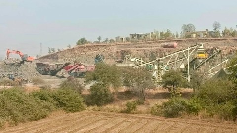 दौंडच्या हिंगणीगाडा येथील स्टोन क्रशरचा प्रश्न पुन्हा पेटणार; सुप्रिया सुळेंची थेट जिल्हाधिकाऱ्यांकडे तक्रार