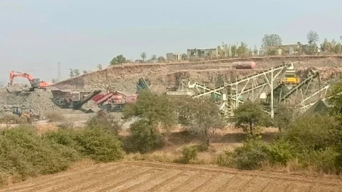 [Navarashtra]दौंडच्या हिंगणीगाडा येथील स्टोन क्रशरचा प्रश्न पुन्हा पेटणार; सुप्रिया सुळेंची थेट जिल्हाधिकाऱ्यांकडे तक्रार