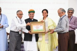 खासदार सुप्रिया सुळे यांना संसदरत्न पुरस्कार प्रदान